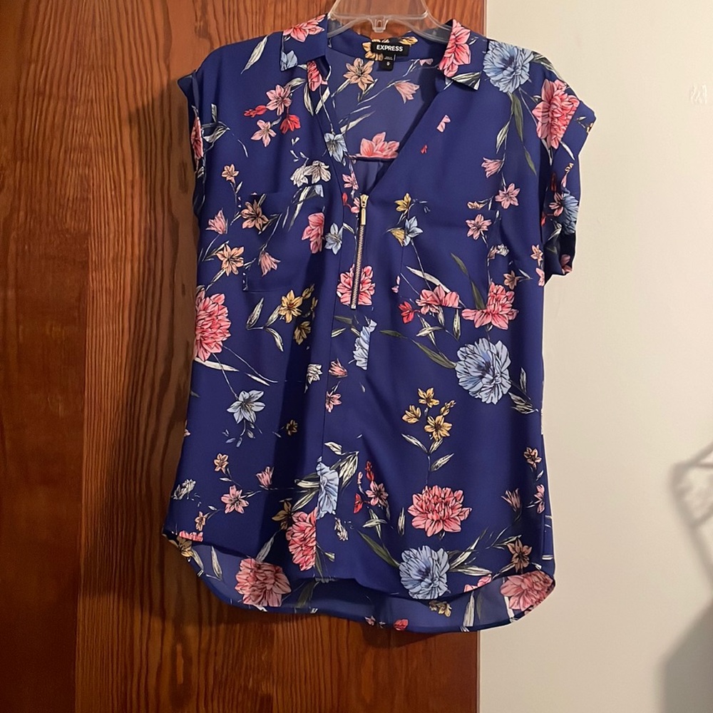 Express floral Chelsea shirt size medium